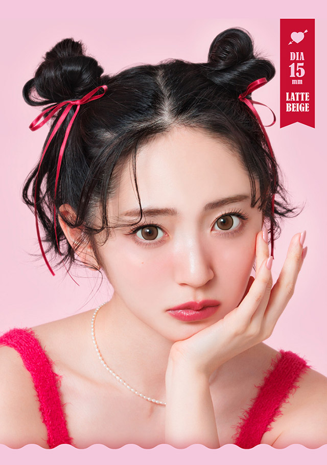 鈴木愛理ちゃんラテベージュ装用写真|鈴木愛理イメージモデルのファビュラス(FABULOUS)は大人気シリーズレヴィア、キャンディーマジック、シークレットキャンディーマジックの人気カラーを選抜しDIA&着色直径を史上最大にパワーアップしたナチュラルに盛れるマンスリーカラコン