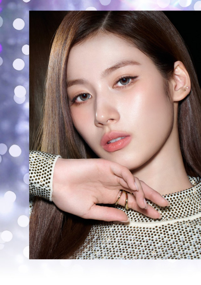 TWICE サナイメージモデルのワンデーカラコンラディリスのスポットライトシリーズ|自信を語る、主役のまなざし TWICE サナイメージモデルのワンデーカラコン【RADIRIS(ラディリス)】1day,10枚入り,DIA14.0mm,BC8.6mm