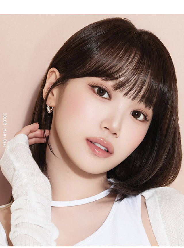 KIM CHAEWON (キム・チェウォン) メルティベア装用写真|KIM CHAEWON (キム・チェウォン) of LE SSERAFIMイメージモデルのワンデーカラコン レヴィア ワンデー(ReVIA 1DAY)DIA14.1mm,BC8.6mm,UVカット,うるおい高含水レンズ,瞳に色素が触れない製法,うるおい成分