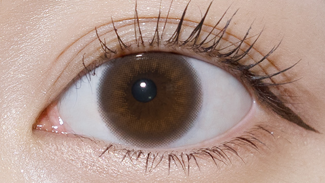 チューズミー ムードグレージュの装用画像