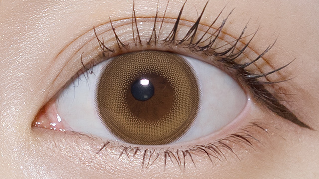 エンジェルカラーバンビワンデー レモンヘーゼル10枚入 装用画像