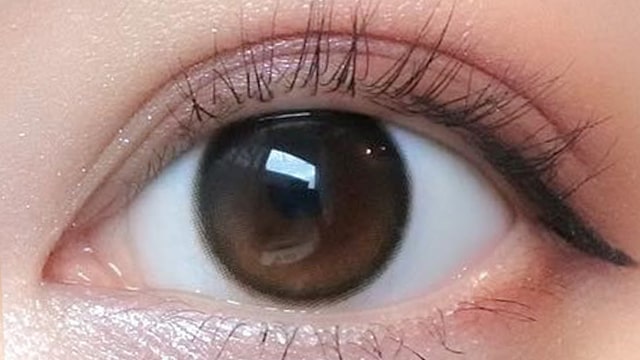 オーレンズ アイライターグローイワンデー ブラックの装用画像