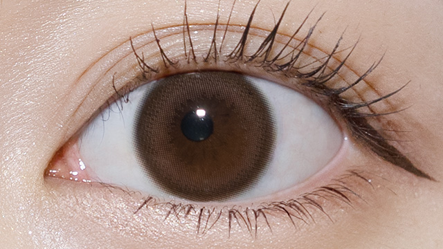 トパーズ クリームローズの装用画像