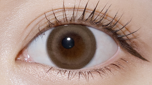 トリコニナル 溺愛ベージュ 装用画像