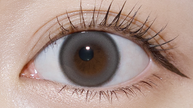 チューズミー セラムグレーの装用画像