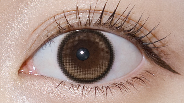 ワンデーリフレア アンローラ ルナンベージュの装用画像