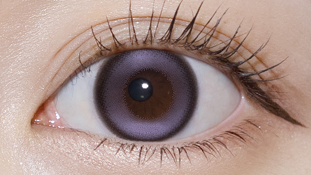 エンジェルカラーバンビワンデー スノーパープル10枚入 装用画像