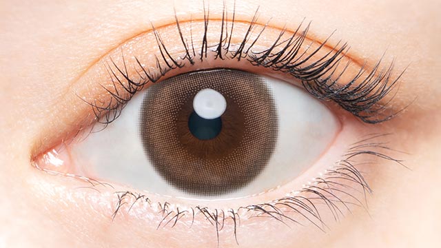 エンジェルカラーバンビヴィンテージワンデー ヴィンテージクラシック 益若つばさ(つーちゃん) 装用画像