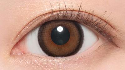 バニラブラウン 装用画像