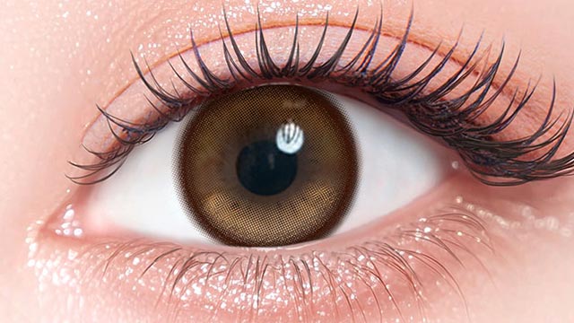 一条響イメージモデルの度あり度なしワンデーカラーズワンデー ハニーグロスの装用画像