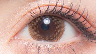 ナチュラルピュアブラウン 装用画像