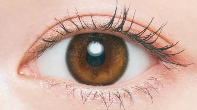 グロスブラウン 装用画像