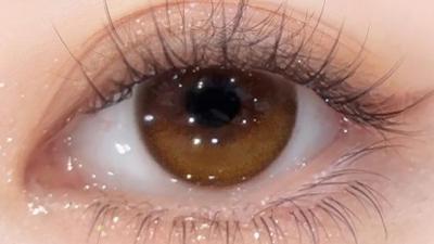 ミアブラウン 装用画像