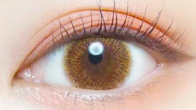 グロスアンバー 装用画像