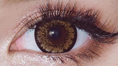 ココナッツブラウン 装用画像