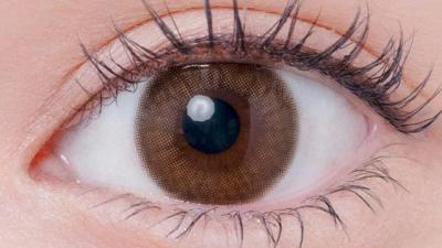 ラブブラウン 装用画像