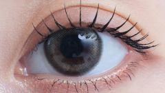 アイスター デイグローブラウン NAYEON(ナヨン) 装用画像