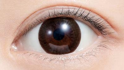 シャイニーブラウン 装用画像