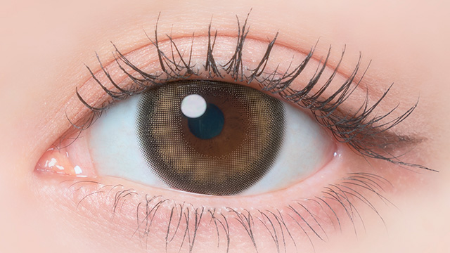 フランミーカラコン ミルクプリンの装用画像