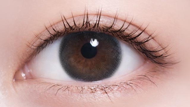 Nissyイメージモデルの度あり度なしワンデーハイディ グラファイトシーンの装用画像
