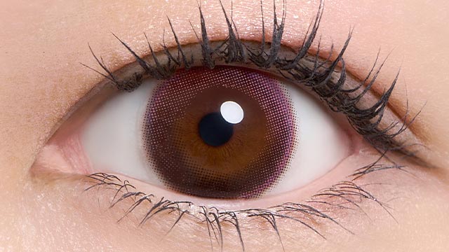 イメージモデルの度あり度なしワンデーヒロインメイク ワンデーUVM 煌めきピンクの装用画像