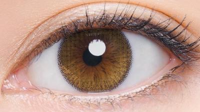 111 ナチュラルブラウン 装用画像