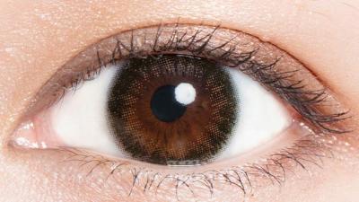 ブルネットオリーブ 装用画像