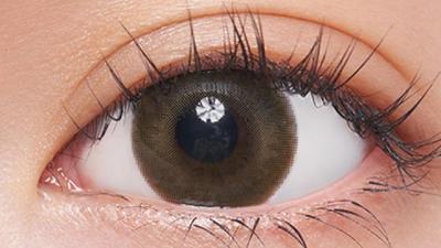 ルナブラウン 装用画像