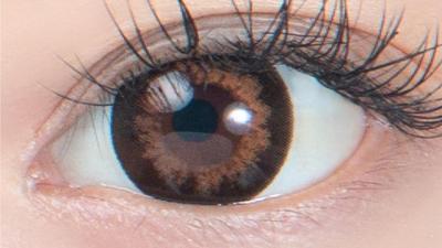 カラーサークルブラウン 装用画像