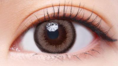 ファジーブラウン 装用画像