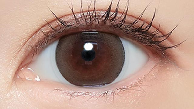 三上悠亜イメージモデルの度あり度なしワンデーマジェットリラックス ミューズパールの装用画像