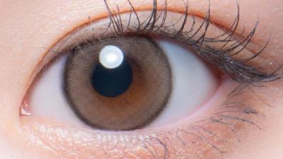 ユナブラウン 装用画像