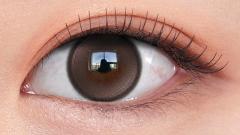 オーレンズ グローイティアワンデー ブラウン NewJeans(ニュージーンズ) 装用画像