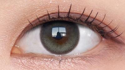 アッシュグレー 装用画像