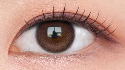 モカブラウン 装用画像