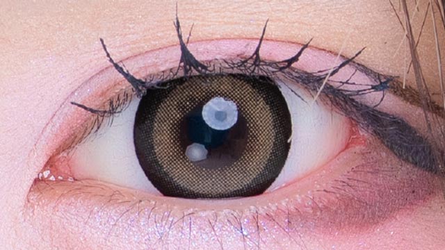 はやてイメージモデルの度あり度なしワンデープラスニャン だーりん♡ぶらうんの装用画像