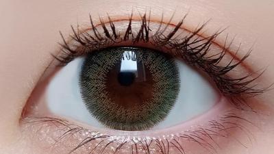 ミミエメラルド 装用画像