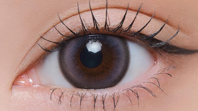 ENHYPEN HEESEUNG(ヒスン)イメージモデルの度あり度なしワンデークラセスト ダスティグレープの装用画像