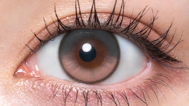 Rちゃんイメージモデルの度あり度なしワンデーキュプリエ ロゼカメリアの装用画像