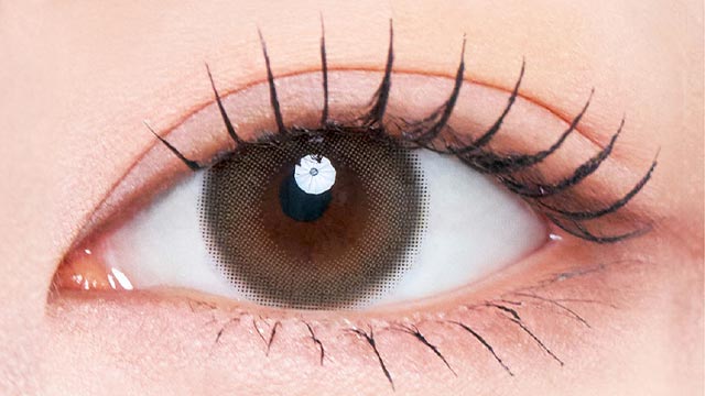 TWICE サナイメージモデルの度あり度なしワンデーラディリス ミラージュブルームの装用画像