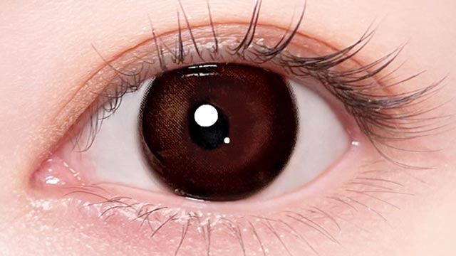 BABYMONSTER(ベイビーモンスター)イメージモデルの度あり度なしワンデーワンデーリフレア エーアイ ドリップブラックの装用画像