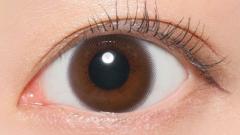 レヴィア ワンマンス ムースブラウン KIM CHAEWON (キム・チェウォン) 装用画像