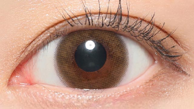 レヴィアカラコン ビアンカの装用画像