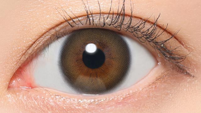 レヴィアカラコン ステイミーの装用画像