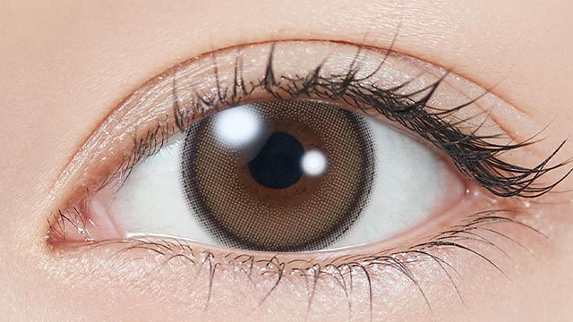 指原莉乃(さっしー)イメージモデルの度あり度なしワンデートパーズ ゼリークォーツの装用画像