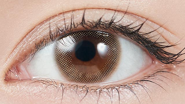 トパーズ トーリック オパールトーリック CYL-0.75の装用画像