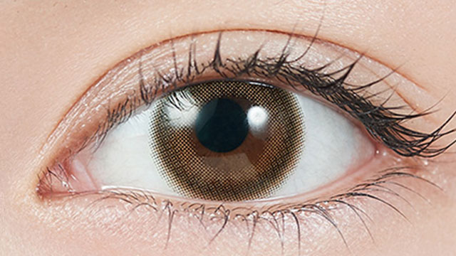 トパーズ トーリック デートトパーズ トーリック CYL-1.25の装用画像