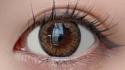 ピュアブラウン 装用画像