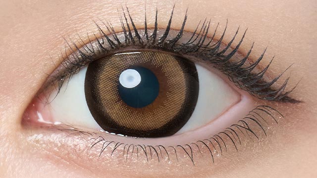 倖田來未(くぅちゃん)イメージモデルの度あり度なし1ヶ月ラヴェールマンスリー ハニートリックの装用画像