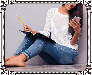 スマホを見る女性